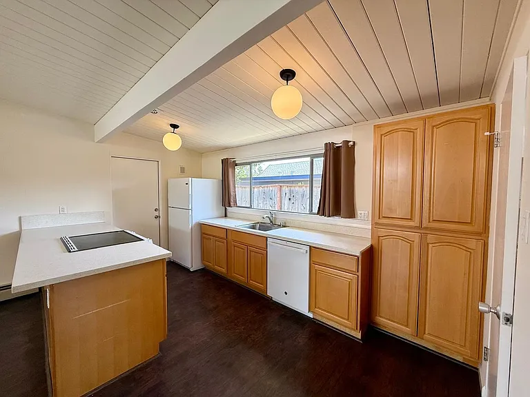 336 Mount Shasta Dr — Photo 3