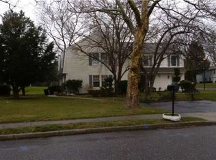 22 Federal Ln, Coram, NY 11727
