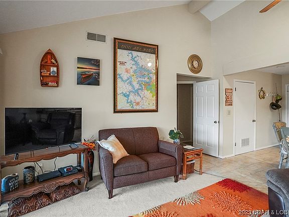 4th image of 108 Robinwood Dr Unit 3B