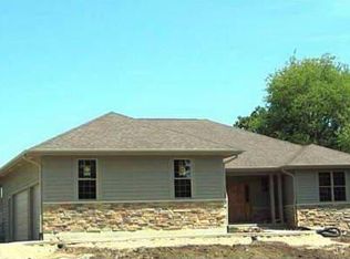 2702 Spring Leaf Dr, Spring Grove, IL 60081