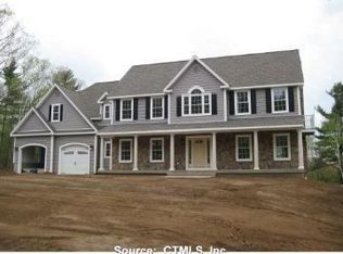 8 Crystal Ridge Dr, Ellington, CT 06029