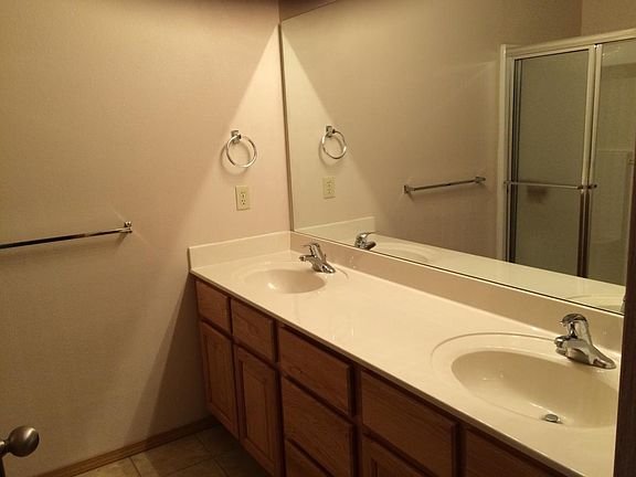 His/Her Sinks in Master