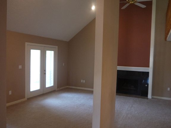 3rd image of 118 Waterwood Dr