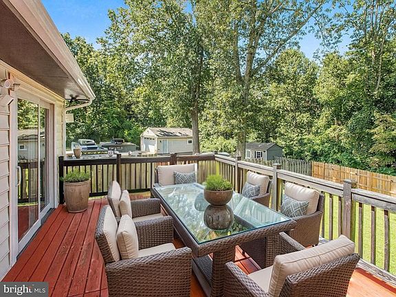 4th image of 10414 Hillside Ln