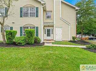 32 Cabot Way, Franklin Park, NJ 08823