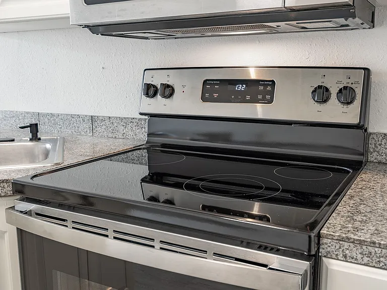 940 Guerrero St — Photo 17