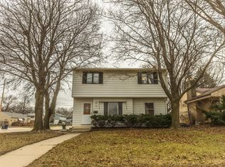 904 S 112th St, West Allis, WI 53214
