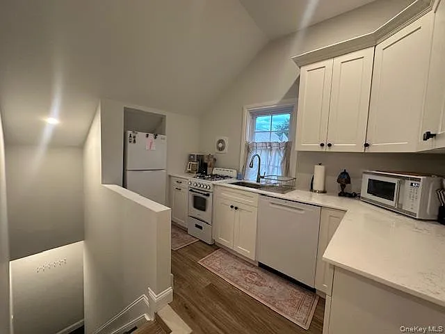 68 Nassau Rd #2 — Photo 8