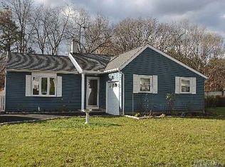 98 Stuyvesant Dr, Port Jefferson Station, NY 11776