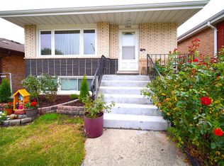 7516 Lockwood Ave, Burbank, IL