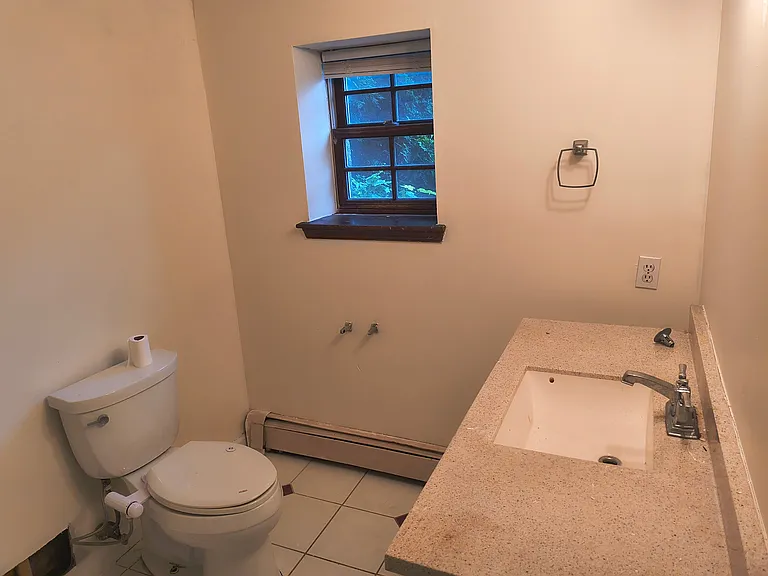 404 Seneca St #G — Photo 5