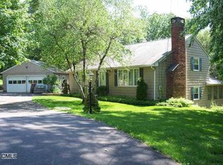 35 Sky Edge Dr, Bethel, CT 06801