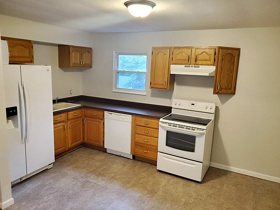 3rd image of 2973 Daley Ave