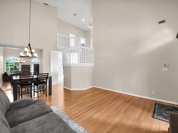 3rd image of 288 Saratoga Blvd E