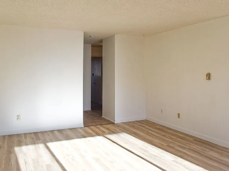 Kathy-Ann Apartments — Photo 33