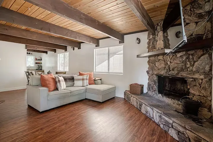 336 Spruce Ln — Photo 4