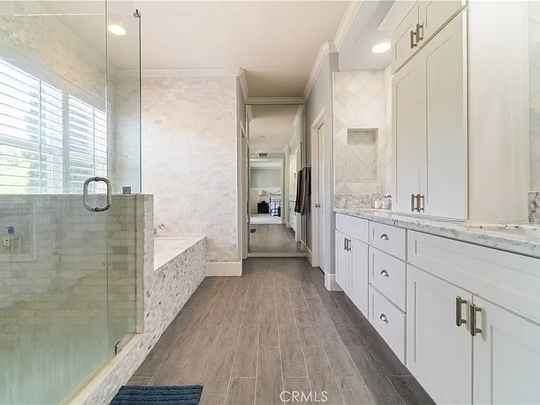 11 Willowglade — Photo 38