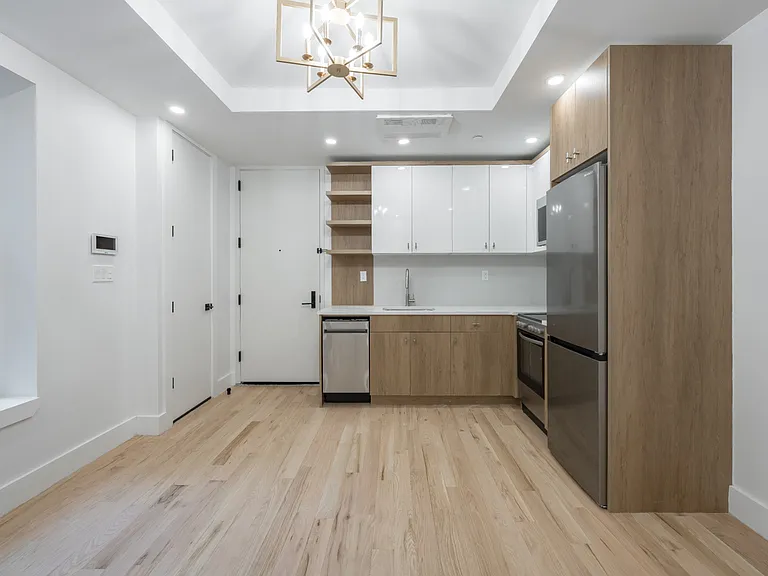 376 Montgomery St #1A — Photo 2