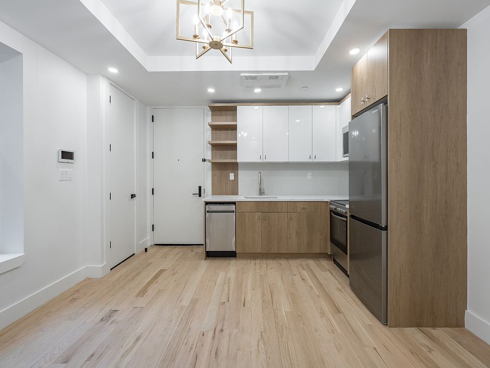 1st image of 376 Montgomery St #4D