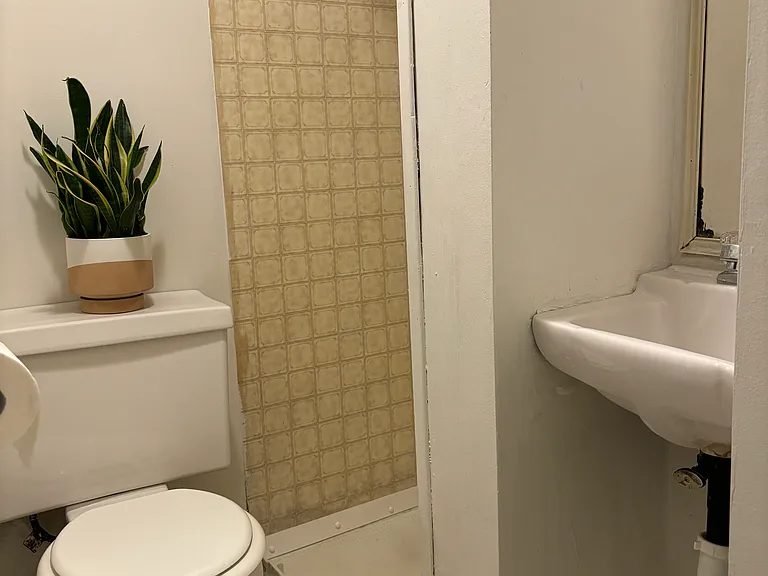 40 Groton Ave #1WF — Photo 4