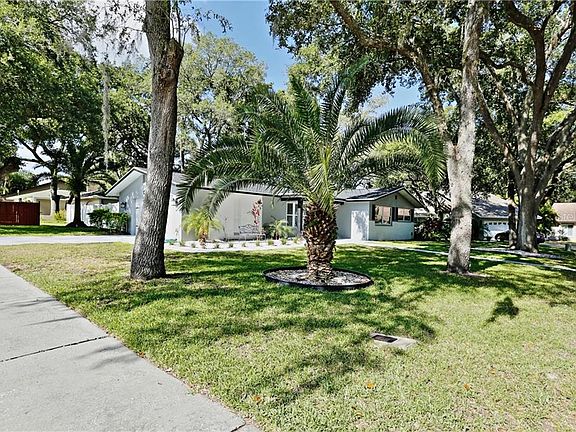 4th image of 1021 Oak Cir