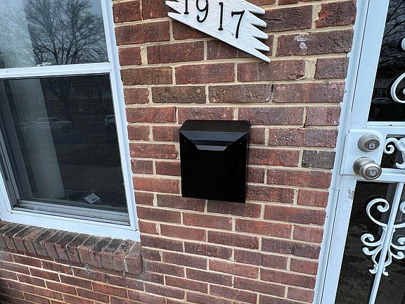 3rd image of 1917 Addison Rd S