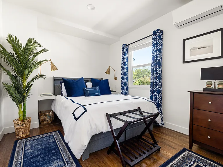 1736 Franklin St #C — Photo 1