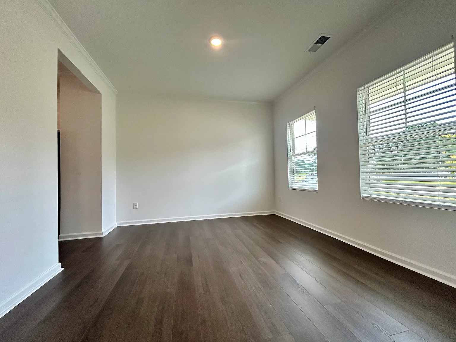 5 bed, 2714 sqft, $2,100 — Photo 4