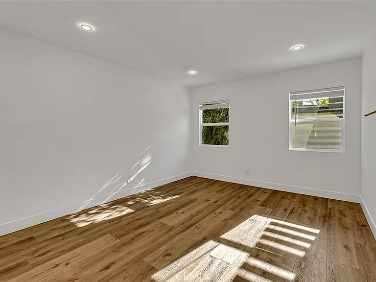 22134 Gilmore St — Photo 7