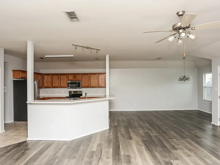 433 Heritage Dr — Photo 4