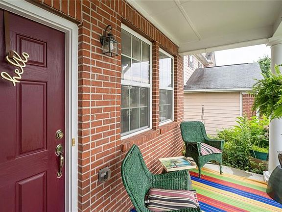 4th image of 367 Roseglen Dr