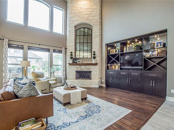 4th image of 2711 Brindisi Way