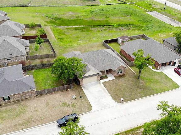 2nd image of 1106 Stone Creek Pl