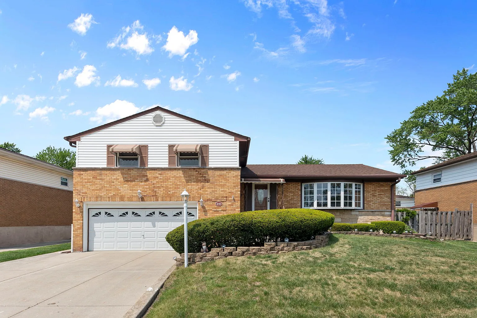241 Silver Ln photo 1