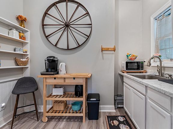 Cook delicious meals in this well equipped kitchenette with plenty of accessories for you to utilize during those long stays.