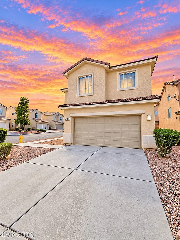 4 bed, 2.5 bath, 1876 sqft, $1,950 — Photo 1