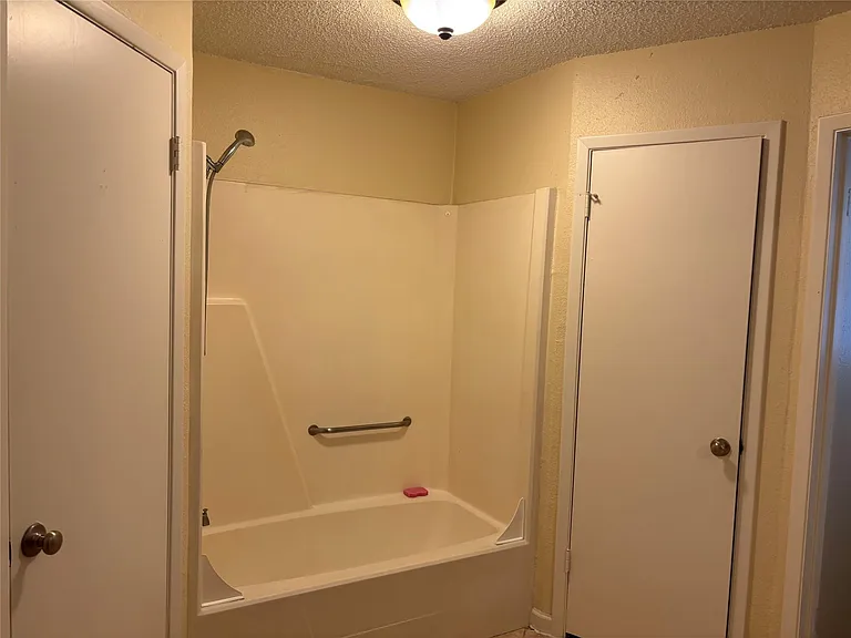 11427 Mulholland Dr — Photo 24