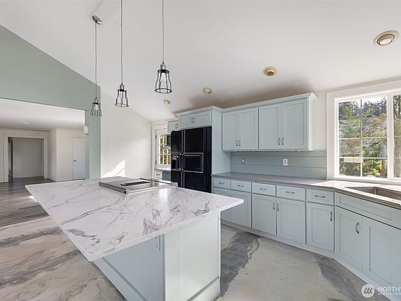 3rd image of 2595 Griffiths Lane SE