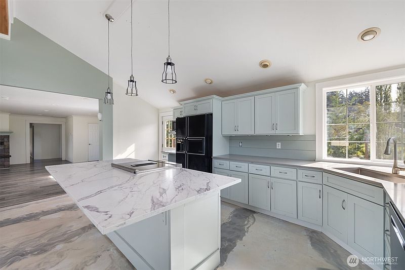 3rd image of 2595 Griffiths Lane SE