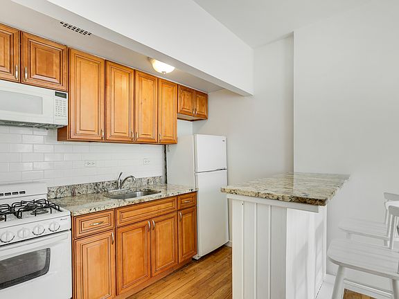 3rd image of 141 W 94th St APT 1F