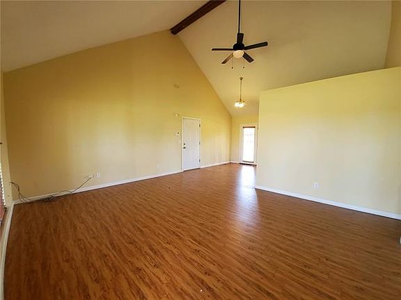 2nd image of 4001 N Oak Ln