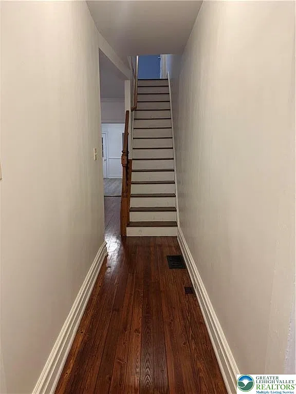 4 bed, 1.5 bath, 1626 sqft, $2,200 — Photo 2