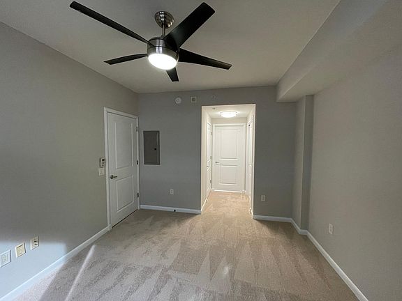4th image of 1021 N Garfield St APT 618