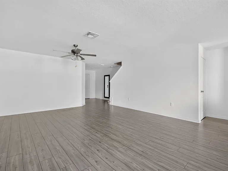 1564 Wynford Cir — Photo 8