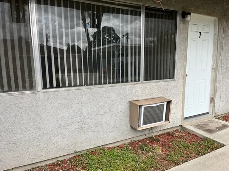 25380 Park Ave — Photo 3