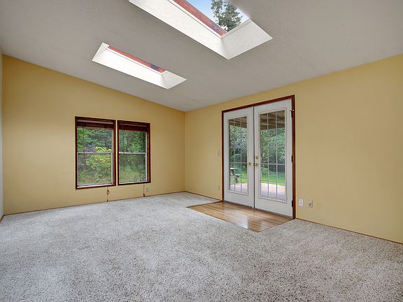 5th image of 5032 Meridian Ave N
