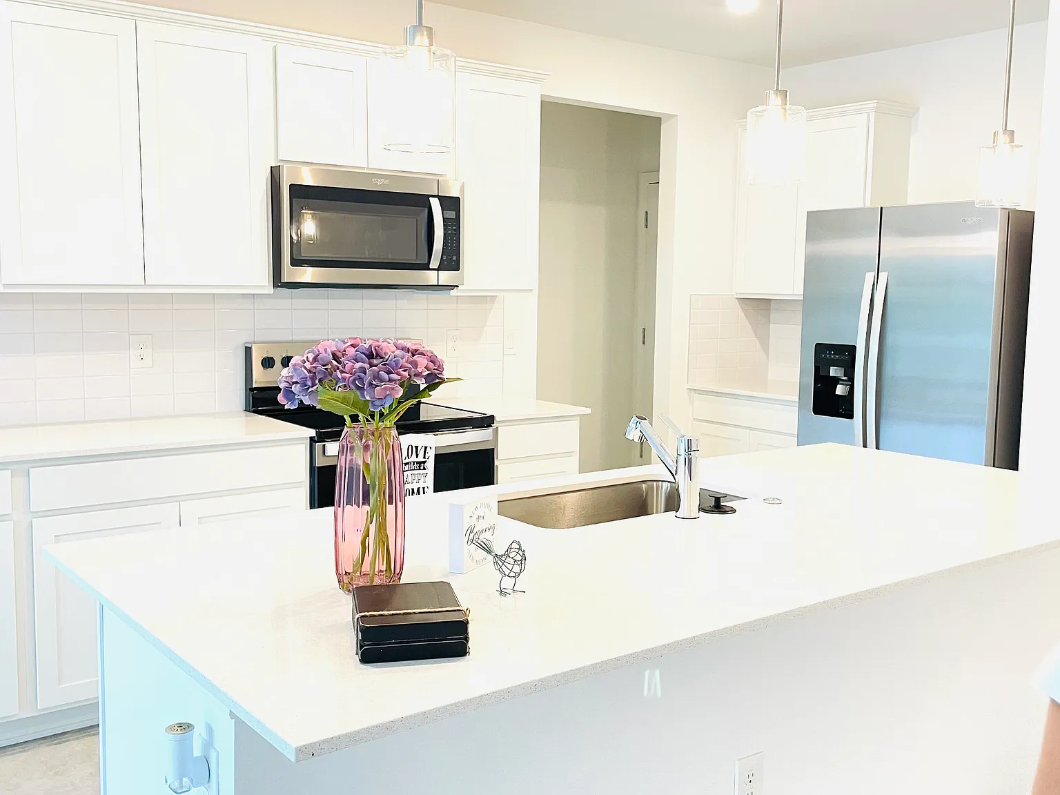 3 bed, 1816 sqft, $2,550 — Photo 3