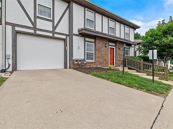 2nd image of 300 E Hansen Ct