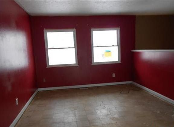 2nd image of 1918 Gunston Pl