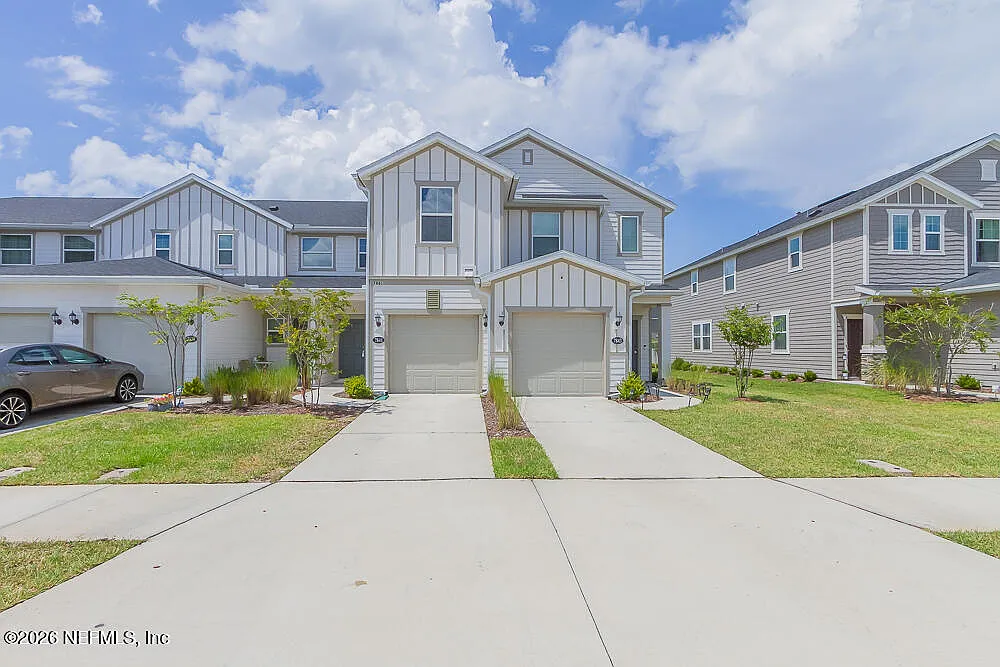 3 bed, 2.5 bath, 1449 sqft, $1,700 — Photo 1